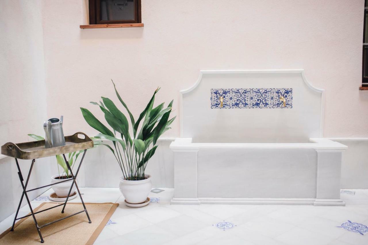 O&L Byron Suites * Seville