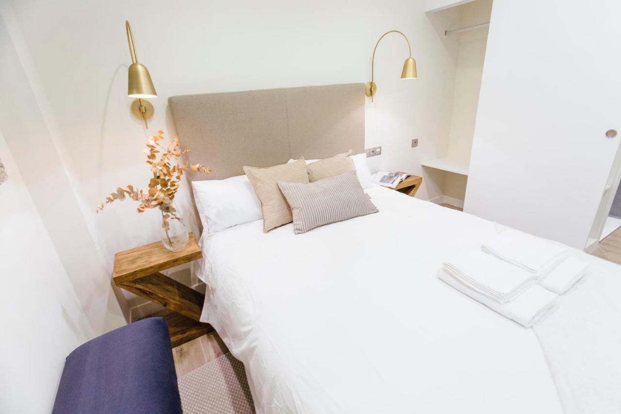 O&L Byron Suites * Seville